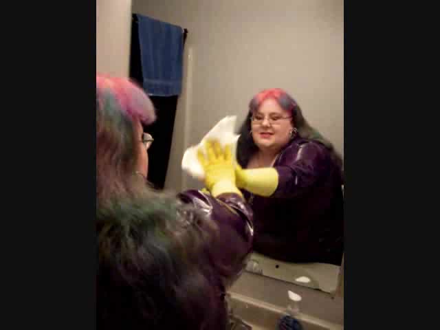 Latex Glove Bbw - BBW in latex and gloves cleans the bathroom - Sex video on Tube Wolf