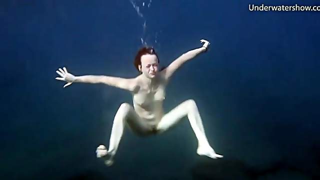 Redheaded girl is so sexy naked in the water